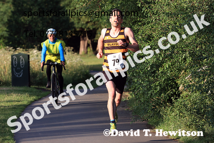 The 2025 Tynedale Pie n Peas 10k Road Race, Ovington to Low Prudhoe, Northumberland. Photo: David T. Hewitson/Sports for All Pics